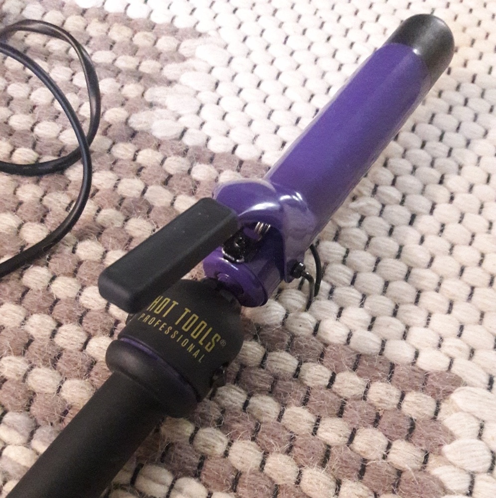 Hot Tools Ceramic Curling Iron (1.5 inch)